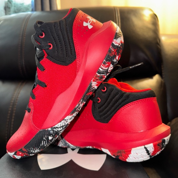 Under Armour Unisex Kids' Grade School Jet '21 Red/Black/White Size 5.5 Y NIB - Picture 1 of 6